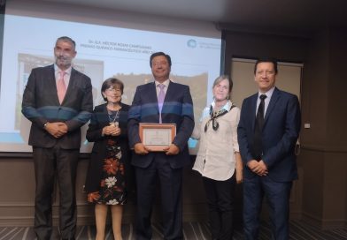 Héctor Rojas recibe premio al Químico Farmacéutico del año 2021